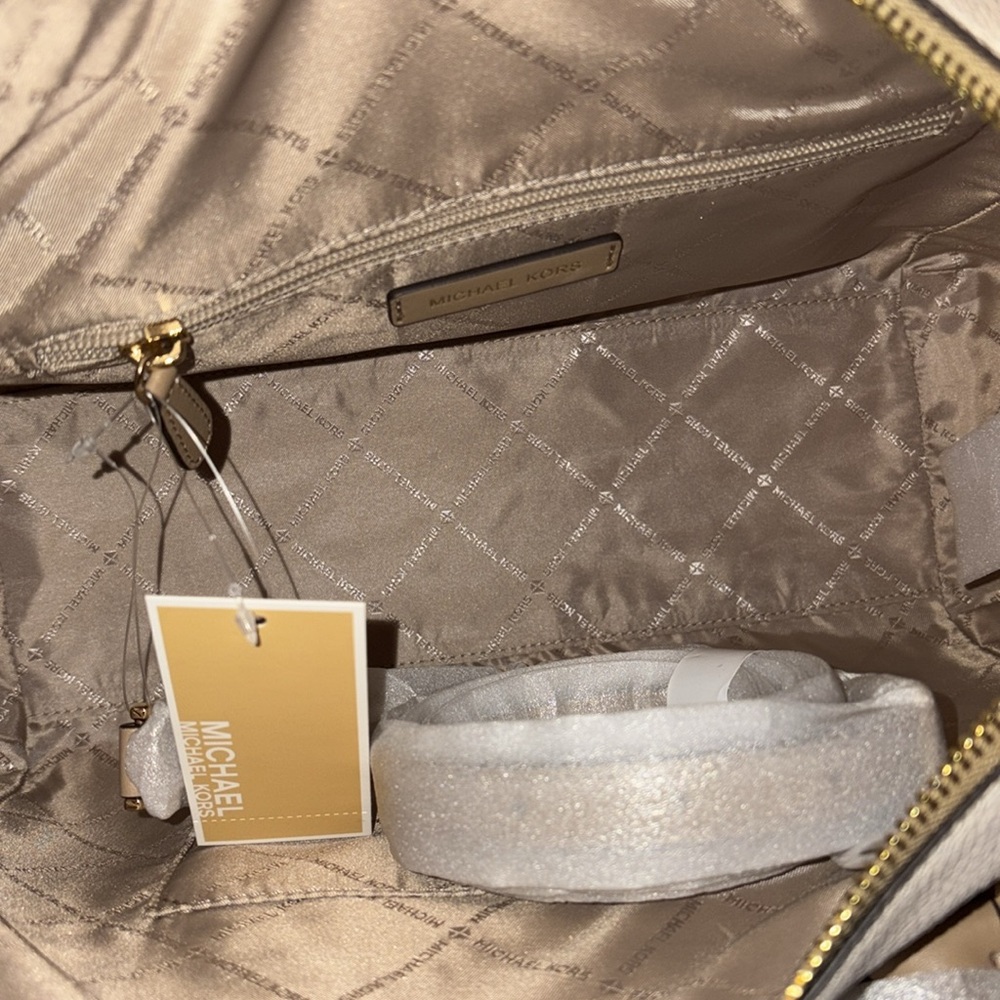 Michael Kors Lg TZ CARINE Satchel/JET SET TRAVEL Lg 3 Quarter Zip Wallet 2pc Set - Picture 3 of 8